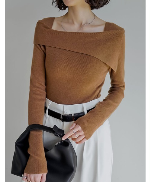 Re:EDIT（リエディ）の「[ブラ紐隠し]アシンメトリーオフショルダーリブニットトップス（ニット/セーター・レディース・ホワイト/レッド/グレー/ブラック/ネイビー/キャメル/ブルー・MEDIUM/LARGE）」の6枚目の写真