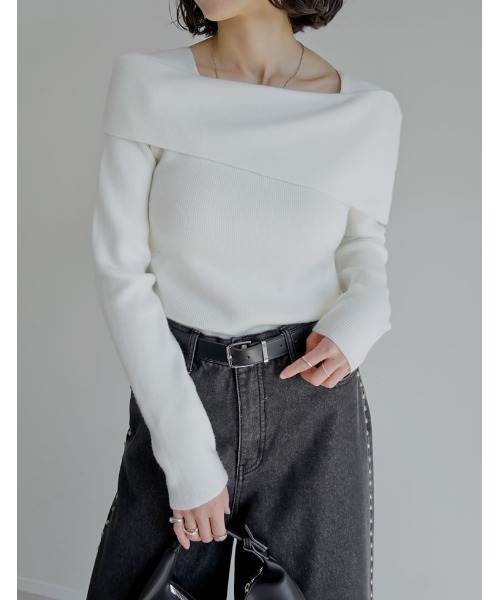 Re:EDIT（リエディ）の「[ブラ紐隠し]アシンメトリーオフショルダーリブニットトップス（ニット/セーター・レディース・ホワイト/レッド/グレー/ブラック/ネイビー/キャメル/ブルー・MEDIUM/LARGE）」の8枚目の写真