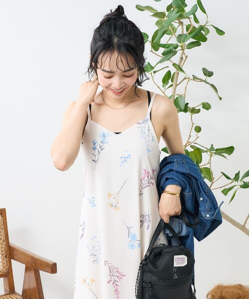 FREAK'S STORE(フリークスストア)の「大判花柄キャミワンピース(ワンピース・レディース・ブラック/オフホワイト・フリ-)」の10枚目の写真