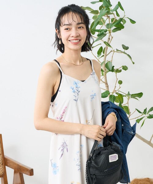 FREAK'S STORE(フリークスストア)の「大判花柄キャミワンピース(ワンピース・レディース・ブラック/オフホワイト・フリ-)」の3枚目の写真