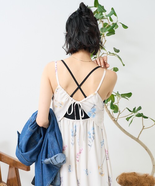 FREAK'S STORE(フリークスストア)の「大判花柄キャミワンピース(ワンピース・レディース・ブラック/オフホワイト・フリ-)」の4枚目の写真