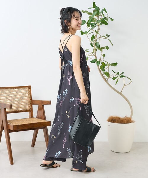 FREAK'S STORE(フリークスストア)の「大判花柄キャミワンピース(ワンピース・レディース・ブラック/オフホワイト・フリ-)」の8枚目の写真