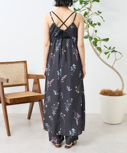 FREAK'S STORE(フリークスストア)の「大判花柄キャミワンピース(ワンピース・レディース・ブラック/オフホワイト・フリ-)」の13枚目の写真