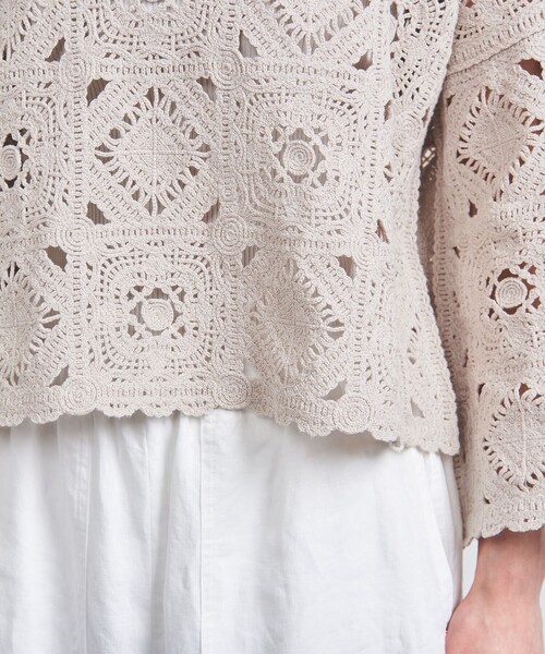 UNITED ARROWS(ユナイテッドアローズ)の「クロッシー エンブロイダリー ニットプルオーバー(ニット/セーター・レディース・オフホワイト/ナチュラル/ブラック・FREE)」の18枚目の写真