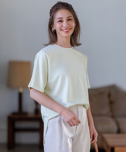 UNFILO(アンフィーロ)の「BEAUTY FORM-T フォルムTシャツ(Tシャツ/カットソー・レディース・ホワイト系/グレー系/ネイビー系/ベージュ系/ブラック系/ブルー系/黄緑系・SMALL/MEDIUM/LARGE)」の5枚目の写真