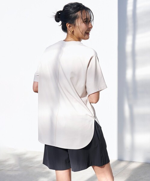UNFILO(アンフィーロ)の「BEAUTY FORM-T フォルムTシャツ(Tシャツ/カットソー・レディース・ホワイト系/グレー系/ネイビー系/ベージュ系/ブラック系/ブルー系/黄緑系・SMALL/MEDIUM/LARGE)」の9枚目の写真