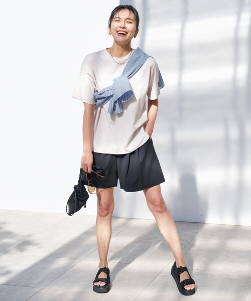 UNFILO(アンフィーロ)の「BEAUTY FORM-T フォルムTシャツ(Tシャツ/カットソー・レディース・ホワイト系/グレー系/ネイビー系/ベージュ系/ブラック系/ブルー系/黄緑系・SMALL/MEDIUM/LARGE)」の11枚目の写真