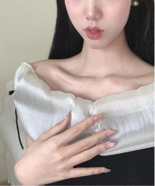 gossip!ロサンゼルス(ゴシップロサンゼルス)の「Y2K風 オフショルダー リボンデコール ネットトップス(Tシャツ/カットソー・レディース・ブラック・FREE)」の5枚目の写真