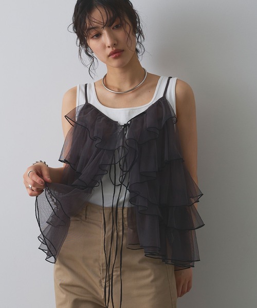 ELLEgirl（エルガール）の「配色メローフリルキャミソールビスチェ【ELLEgirl/エルガール】（キャミソール・レディース・アイボリー/チャコールグレー・FREE）」の6枚目の写真