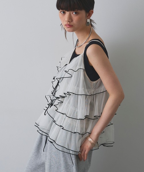 ELLEgirl（エルガール）の「配色メローフリルキャミソールビスチェ【ELLEgirl/エルガール】（キャミソール・レディース・アイボリー/チャコールグレー・FREE）」の22枚目の写真