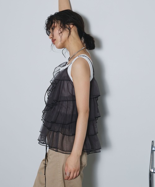 ELLEgirl（エルガール）の「配色メローフリルキャミソールビスチェ【ELLEgirl/エルガール】（キャミソール・レディース・アイボリー/チャコールグレー・FREE）」の10枚目の写真