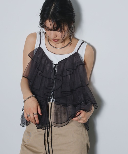 ELLEgirl（エルガール）の「配色メローフリルキャミソールビスチェ【ELLEgirl/エルガール】（キャミソール・レディース・アイボリー/チャコールグレー・FREE）」の8枚目の写真