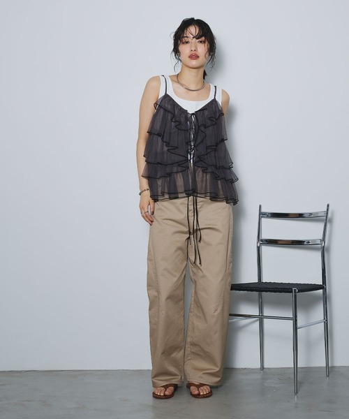 ELLEgirl（エルガール）の「配色メローフリルキャミソールビスチェ【ELLEgirl/エルガール】（キャミソール・レディース・アイボリー/チャコールグレー・FREE）」の18枚目の写真