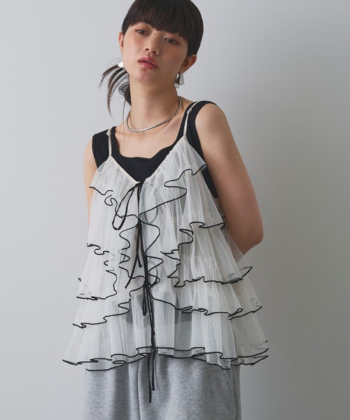 ELLEgirl（エルガール）の「配色メローフリルキャミソールビスチェ【ELLEgirl/エルガール】（キャミソール・レディース・アイボリー/チャコールグレー・FREE）」の21枚目の写真