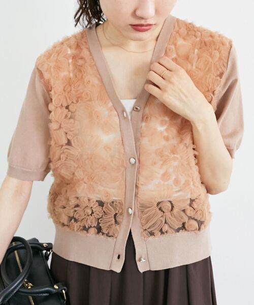 le.coeur blanc(ルクールブラン)の「《大人気!!》チュール刺繍ハーフスリーブカーディガン(カーディガン/ボレロ・レディース・ブラック/アイボリー/ピンクベージュ・38)」の3枚目の写真