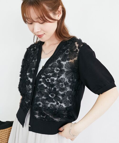 le.coeur blanc(ルクールブラン)の「《大人気!!》チュール刺繍ハーフスリーブカーディガン(カーディガン/ボレロ・レディース・ブラック/アイボリー/ピンクベージュ・38)」の2枚目の写真