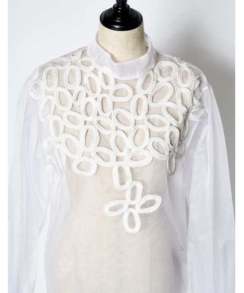RUMCHE(ラムシェ)の「Embroidery Sheer Tops / エンブロイダリーシアートップス(シャツ/ブラウス・レディース・ブラック/ホワイト・FREE)」の8枚目の写真