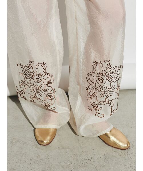 Ungrid(アングリッド)の「【Htage】エンブロイダリーシアータックパンツ(その他パンツ・レディース・ブラック/アイボリー・SMALL/MEDIUM)」の6枚目の写真