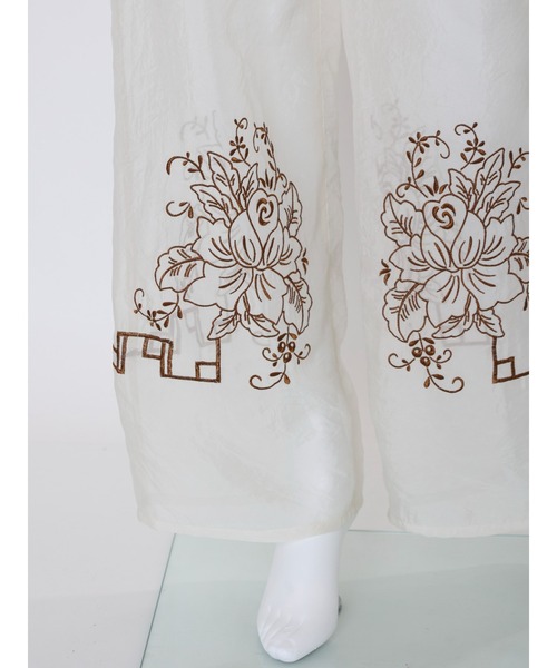 Ungrid(アングリッド)の「【Htage】エンブロイダリーシアータックパンツ(その他パンツ・レディース・ブラック/アイボリー・SMALL/MEDIUM)」の16枚目の写真