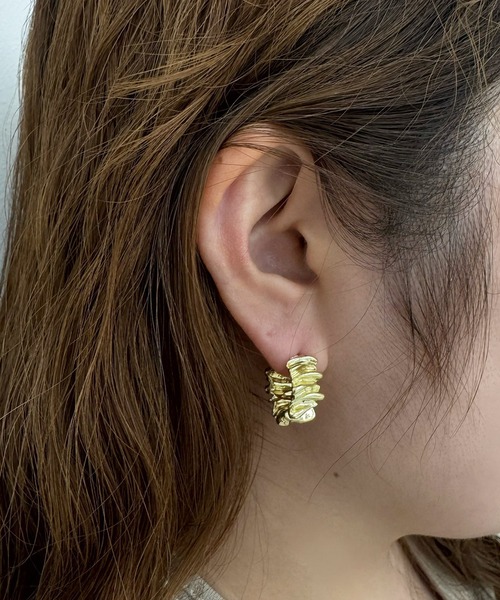 kutir（クティール）の「kutirlune／フリルピアス（ピアス（両耳用）・レディース・シルバー/ゴールド・FREE）」の3枚目の写真