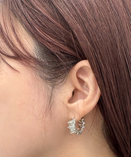 kutir（クティール）の「kutirlune／フリルピアス（ピアス（両耳用）・レディース・シルバー/ゴールド・FREE）」の5枚目の写真