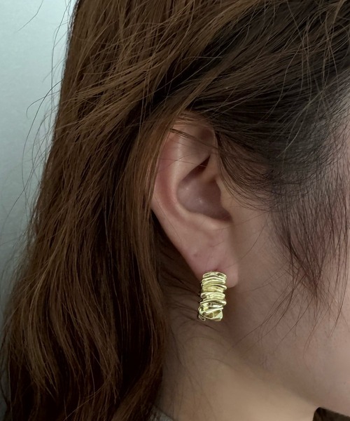 kutir（クティール）の「kutirlune／フリルピアス（ピアス（両耳用）・レディース・シルバー/ゴールド・FREE）」の4枚目の写真