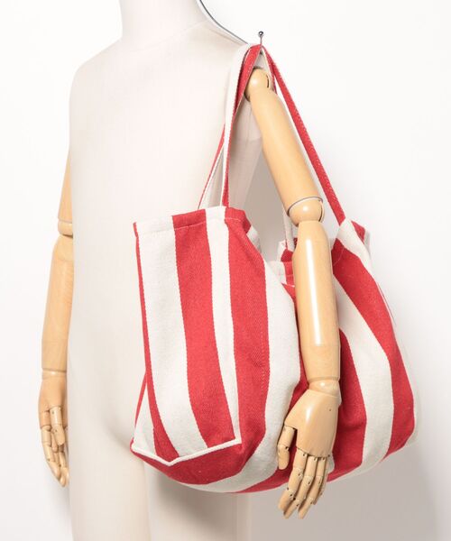 and it_（アンドイット）の「くたっと太縞ヘリンボーントート（トートバッグ・レディース・ブラック/ベージュ/ネイビー/レッド・FREE）」の8枚目の写真
