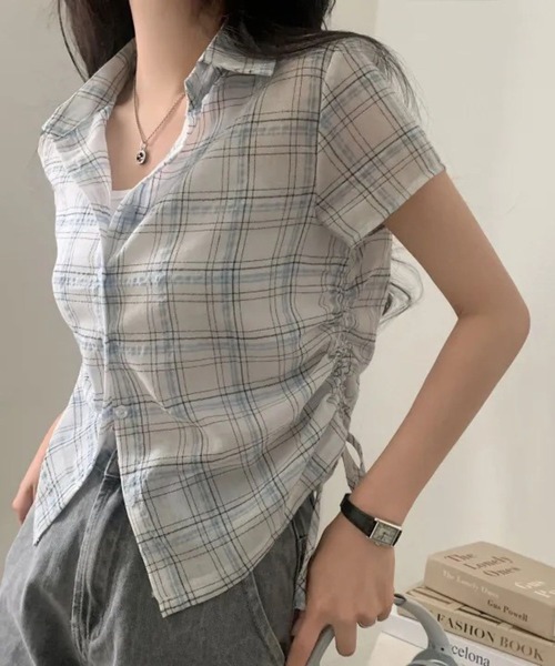 SPIGA（スピーガ）の「ｻｲﾄﾞﾄﾞﾛｰ半袖格子ﾌﾞﾗｳｽ（シャツ/ブラウス・レディース・ホワイト/ネイビー・FREE）」の2枚目の写真