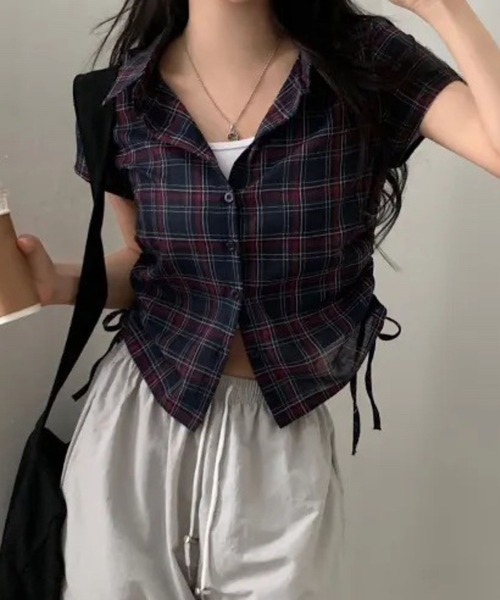 SPIGA（スピーガ）の「ｻｲﾄﾞﾄﾞﾛｰ半袖格子ﾌﾞﾗｳｽ（シャツ/ブラウス・レディース・ホワイト/ネイビー・FREE）」の3枚目の写真