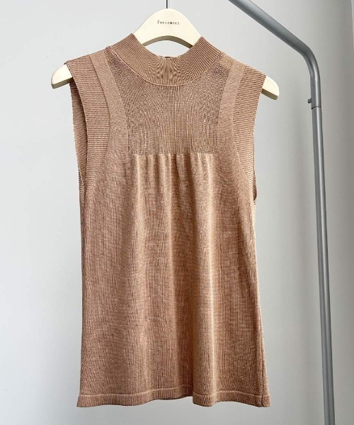 maison de LATIR(メゾンドラティール)の「ハイネックヘルシーな肌見せな夏服。ノースリーブシアーサマーニット(タンクトップ・レディース・グリーン/ブルー/オレンジ/ベージュ/グレー/ブラック/ホワイト/ネイビー/スモークピンク/ライトブラウン・FREE/ONESIZE)」の4枚目の写真