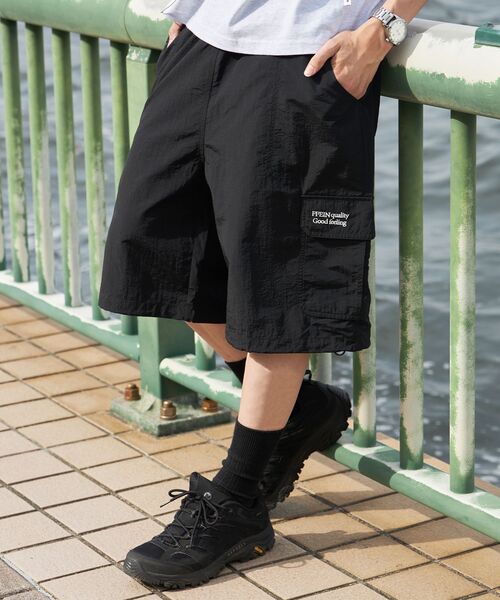 FFEIN(フェイン)の「【FFEIN(フェイン)】ナイロンワイドハーフカーゴショーツ / ショーツ 短パン ドローコード(カーゴパンツ・メンズ・ブラック/チャコール/ネイビー・SMALL/MEDIUM/LARGE)」の1枚目の写真