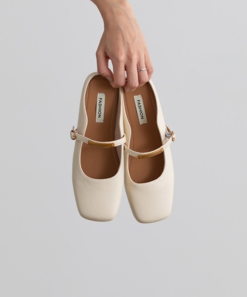 Lunea（ルネア）の「スクエアストラップフラットミュール（パンプス・レディース・ホワイト/ブラウン・24.5/24/23.5/23/22.5/25）」の2枚目の写真