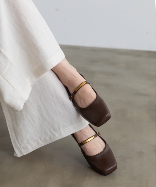 Lunea（ルネア）の「スクエアストラップフラットミュール（パンプス・レディース・ホワイト/ブラウン・24.5/24/23.5/23/22.5/25）」の3枚目の写真