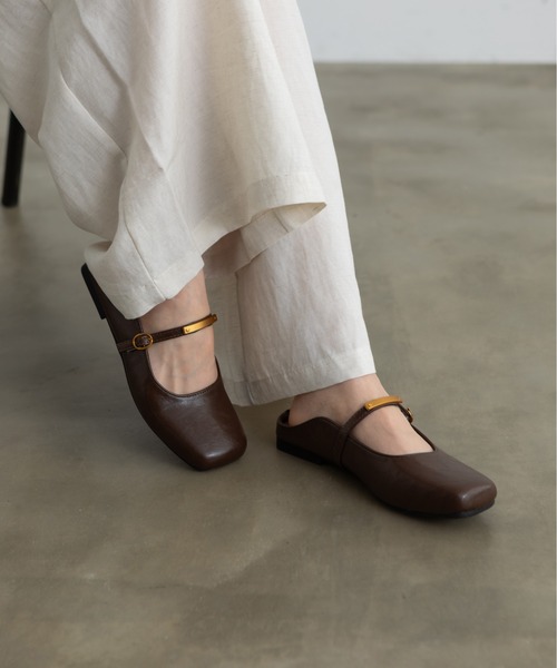 Lunea（ルネア）の「スクエアストラップフラットミュール（パンプス・レディース・ホワイト/ブラウン・24.5/24/23.5/23/22.5/25）」の7枚目の写真