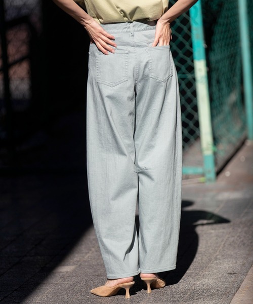 Munich（ミューニック）の「ダスティー加工デニムバレルパンツ（デニムパンツ・レディース・ピンク/モカ/サックスブルー・M/S/XS）」の5枚目の写真