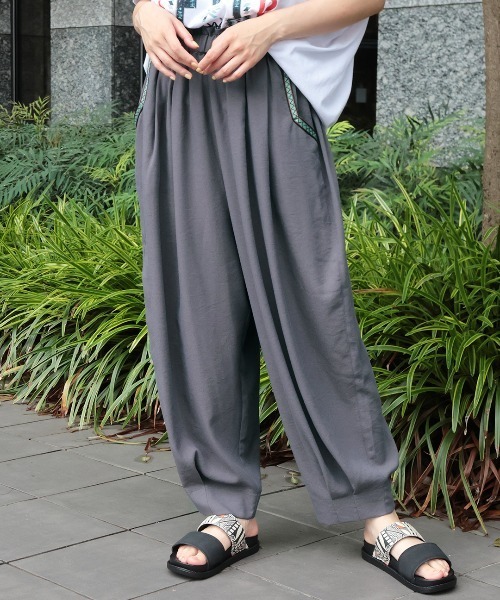 チチカカ(チチカカ)の「エッグタックパンツ(その他パンツ・レディース・オレンジ/ベージュ/ブラック/チャコールグレー・MEDIUM/LARGE)」の3枚目の写真