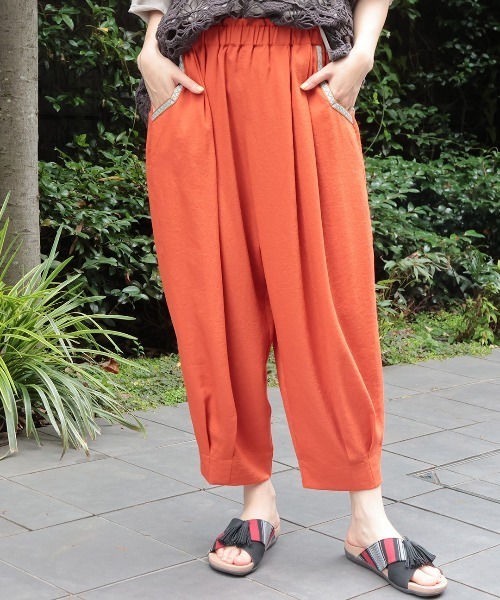 チチカカ(チチカカ)の「エッグタックパンツ(その他パンツ・レディース・オレンジ/ベージュ/ブラック/チャコールグレー・MEDIUM/LARGE)」の4枚目の写真