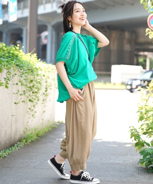 チチカカ(チチカカ)の「エッグタックパンツ(その他パンツ・レディース・オレンジ/ベージュ/ブラック/チャコールグレー・MEDIUM/LARGE)」の9枚目の写真