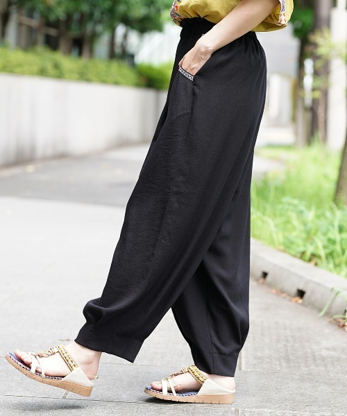 チチカカ(チチカカ)の「エッグタックパンツ(その他パンツ・レディース・オレンジ/ベージュ/ブラック/チャコールグレー・MEDIUM/LARGE)」の6枚目の写真