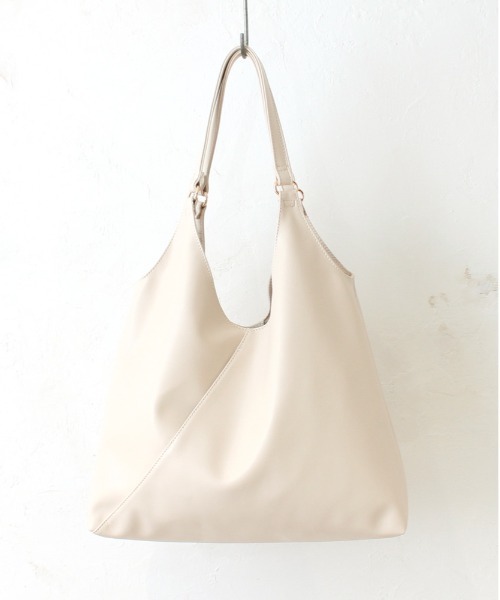 and it_（アンドイット）の「合皮VカットA4トート（トートバッグ・レディース・アイボリー/ブラック/グレイッシュベージュ/シルバー/ブロンズ/ボルドー/ブラウン・FREE）」の2枚目の写真