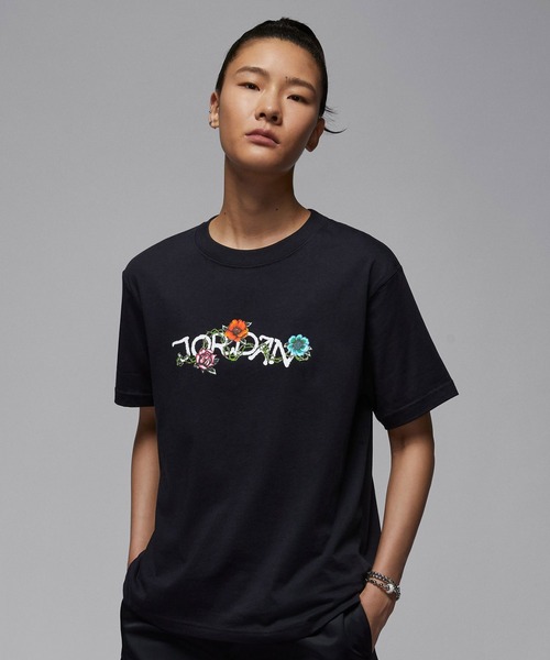 JORDAN BRAND(ジョーダンブランド)の「JORDAN BRAND AS W J BRK SS GF GFX TEE VINE / ジョーダン ブランド ウィメンズジョーダン BRK GF GFX S/S Tシャツ VINE / NIKE【SP】(Tシャツ/カットソー・レディース・ホワイト/ブラック・S/M/L)」の1枚目の写真