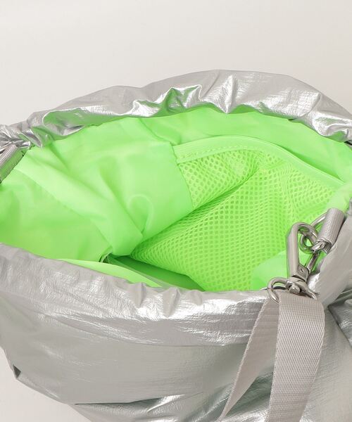 adidas(アディダス)の「メタル スモール バッグ゙ / アディダス adidas(ショルダーバッグ・メンズ・シルバー・FREE)」の3枚目の写真