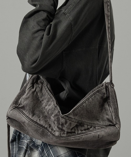Alfred Alex（アルフレッドアレックス）の「【Alfred Alex】ヴィンテージ加工ウォッシュドデニムボストンショルダーバック（ボストンバッグ・メンズ・インディゴブルー/ブラック・FREE）」の16枚目の写真