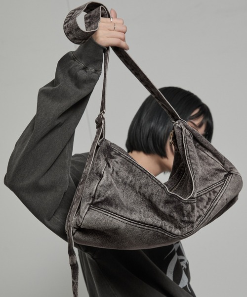 Alfred Alex（アルフレッドアレックス）の「【Alfred Alex】ヴィンテージ加工ウォッシュドデニムボストンショルダーバック（ボストンバッグ・メンズ・インディゴブルー/ブラック・FREE）」の19枚目の写真