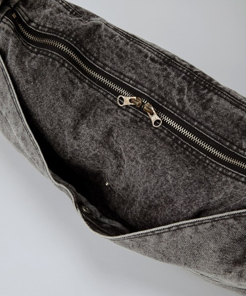 Alfred Alex（アルフレッドアレックス）の「【Alfred Alex】ヴィンテージ加工ウォッシュドデニムボストンショルダーバック（ボストンバッグ・メンズ・インディゴブルー/ブラック・FREE）」の10枚目の写真