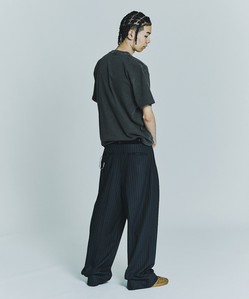 JOINT WORKS（ジョイントワークス）の「ワイドタック ストライプ トラウザーズ / Wide Tuck Stripe Trousers（その他パンツ・メンズ・ネイビー/チャコールグレー・MEDIUM/LARGE/SMALL）」の4枚目の写真