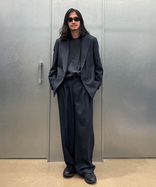 JOINT WORKS（ジョイントワークス）の「ワイドタック ストライプ トラウザーズ / Wide Tuck Stripe Trousers（その他パンツ・メンズ・ネイビー/チャコールグレー・MEDIUM/LARGE/SMALL）」の20枚目の写真