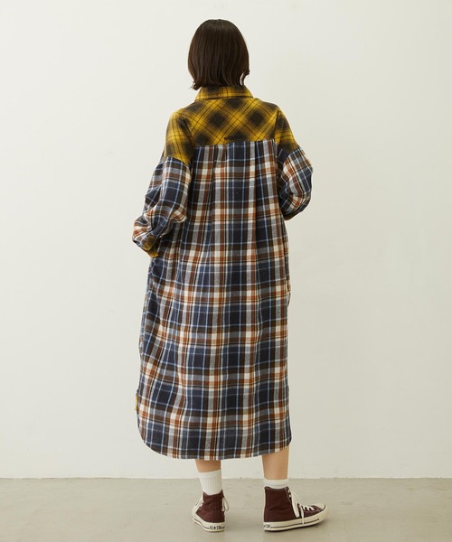 MILKFED.（ミルクフェド）の「WASHED PANEL SHIRT DRESS（ワンピース・レディース・レッド/イエロー/オレンジ・ONE SIZE）」の7枚目の写真