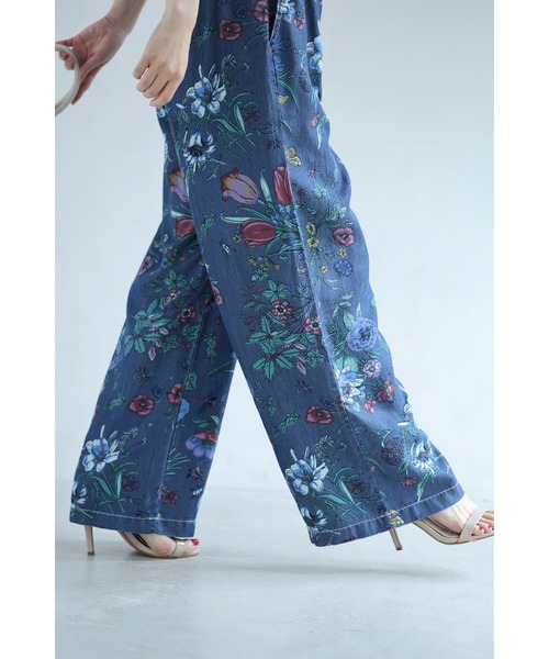 cawaii（カワイイ）の「色とりどりの花と息づく昆虫のくたっと柔らかワイドパンツ（その他パンツ・レディース・ブルー・FREE）」の4枚目の写真