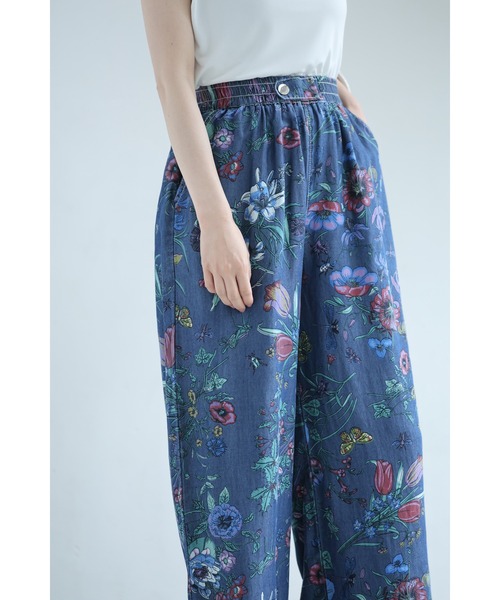 cawaii（カワイイ）の「色とりどりの花と息づく昆虫のくたっと柔らかワイドパンツ（その他パンツ・レディース・ブルー・FREE）」の5枚目の写真